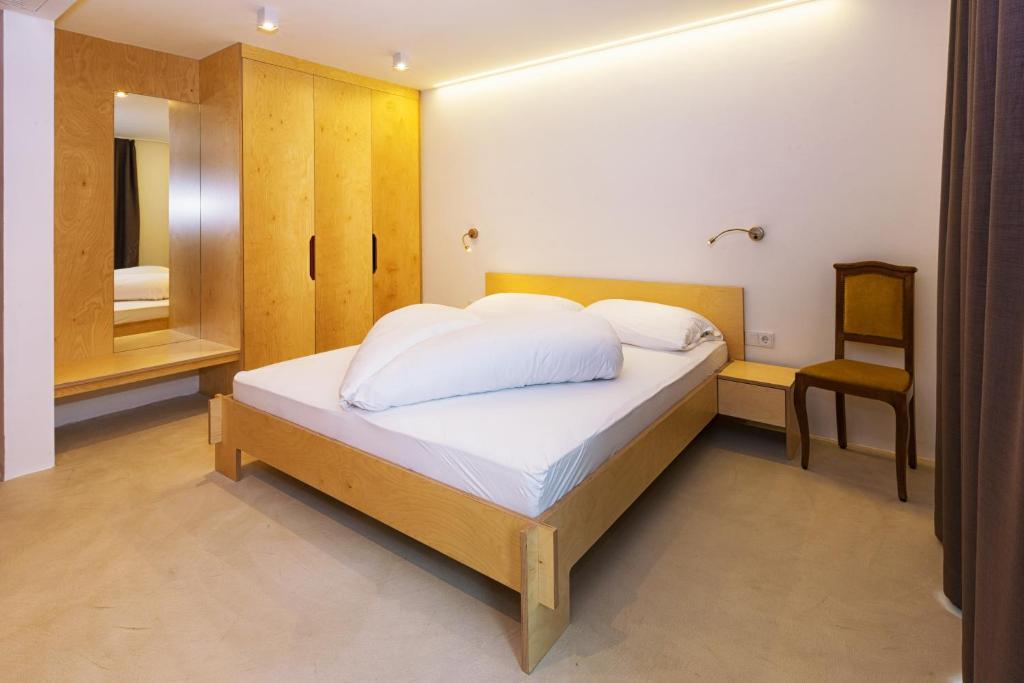 Kleinkunsthotel Naturns Room photo
